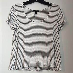 Forever 21 Relaxed Fit White & Black Striped Tee Shirt size medium